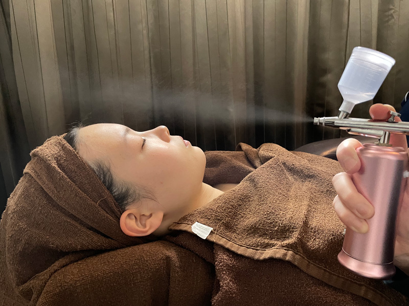 美容液導入の様子